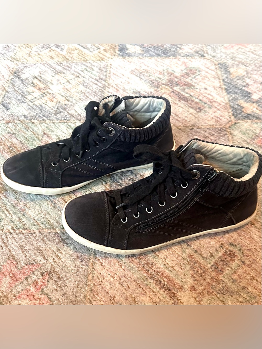 Taos Footwear Black High-Top Sneakers